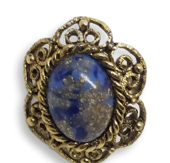 VINTAGE FILIGREE GOLDTONE & LAPIS LAZULI STONE STATEMENT COCKTAIL RING - Picture 5 of 7